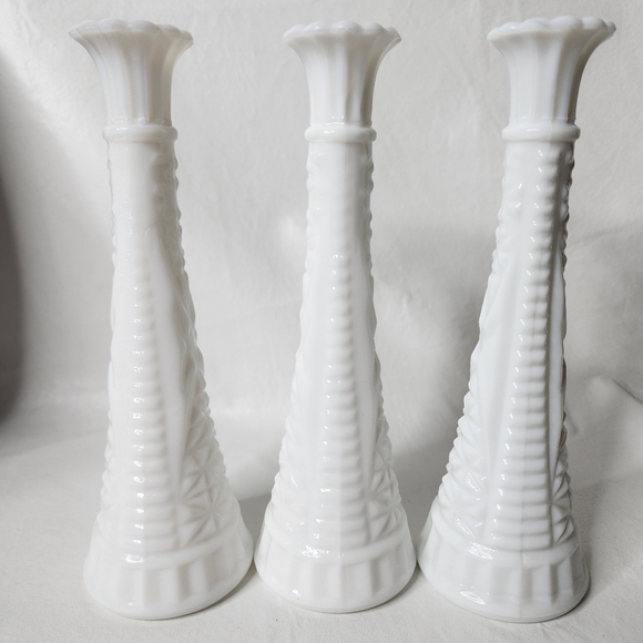 Vintage Milk Glass Bud Vases White Stars and Bars Pattern Set of 3 - Picture 4 of 15